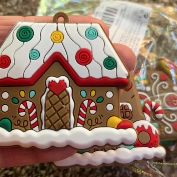New set of gingerbread house rubber Christmas tree ornaments - Picture 4 of 7